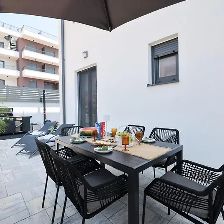 Belvedere - Garden And Jacuzzi Apartament *