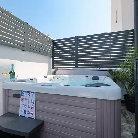 Belvedere - Garden And Jacuzzi * Zadar