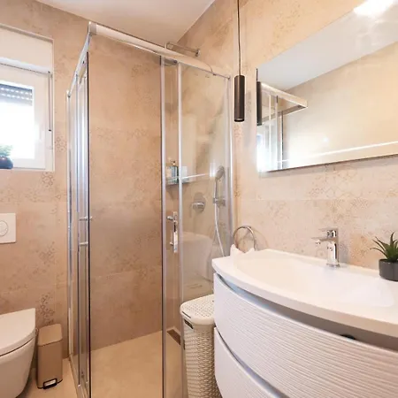 Belvedere - Garden And Jacuzzi Apartament Zadar